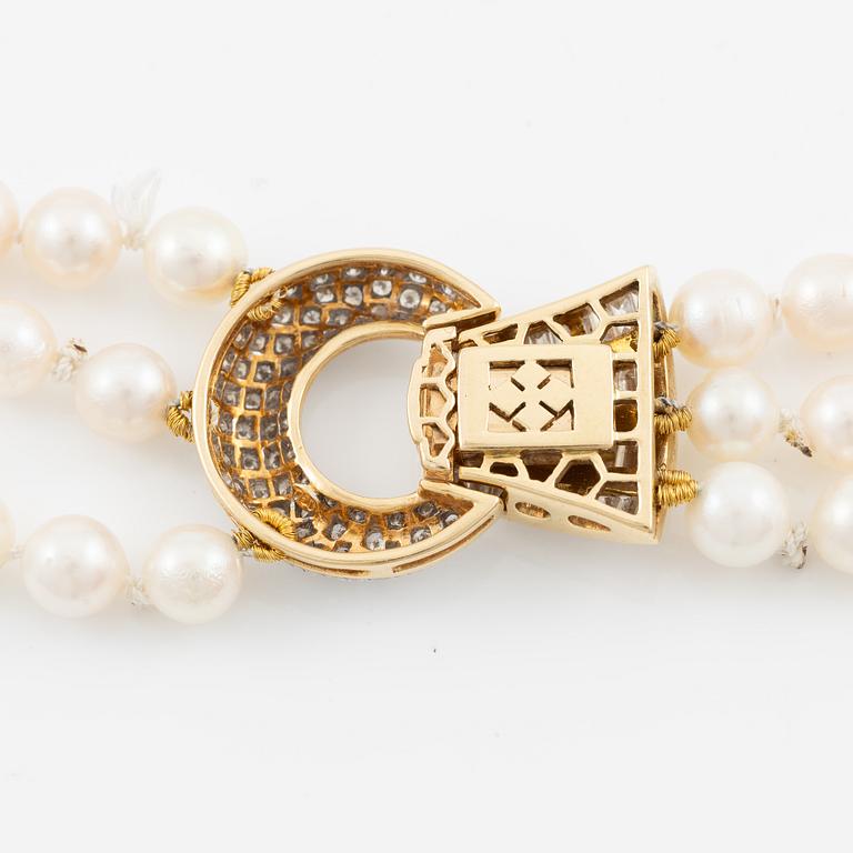 Pearl necklace, three strands of cultured pearls, clasp in 18K gold set with baguette and brilliant-cut diamonds.