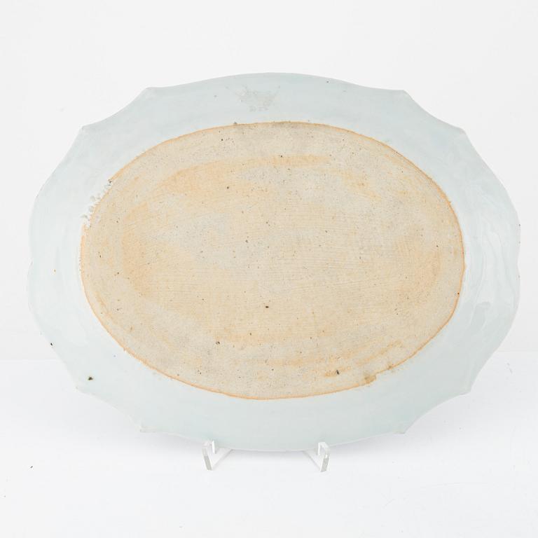 Stekfat, ett par, porslin, Kina, Qianlong (1736-95).