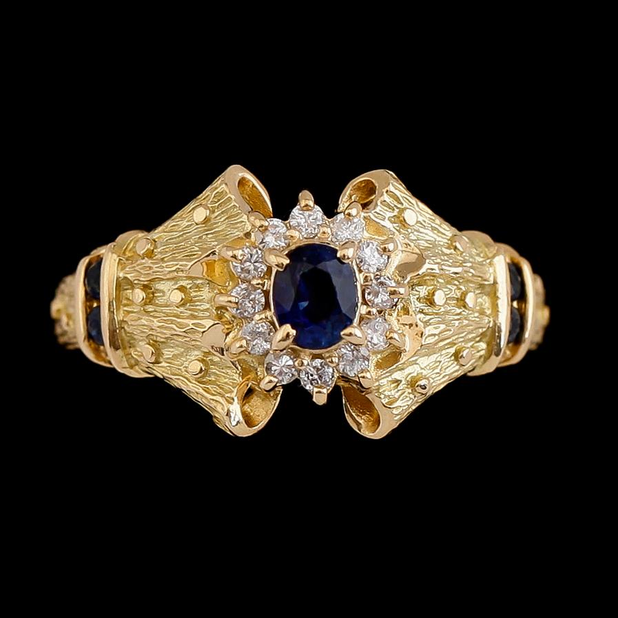 RING, 18 k guld, safirer och briljantslipade diamanter. Vikt ca 4,1 g.