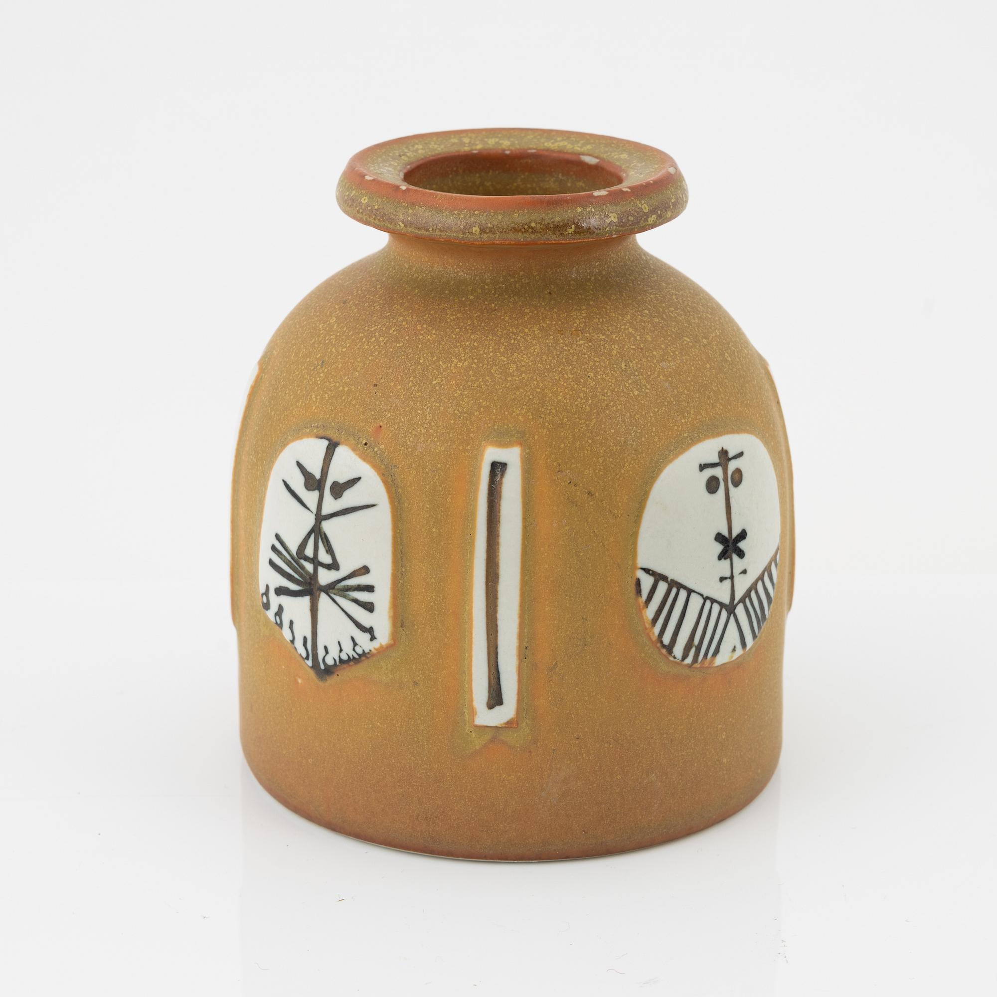 Lisa Larson, vas, skål samt två askfat, stengods,  gustavsberg.