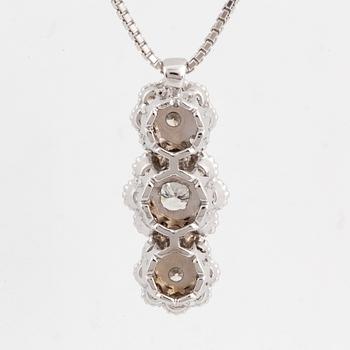 HÄNGE, med briljantslipade diamanter.