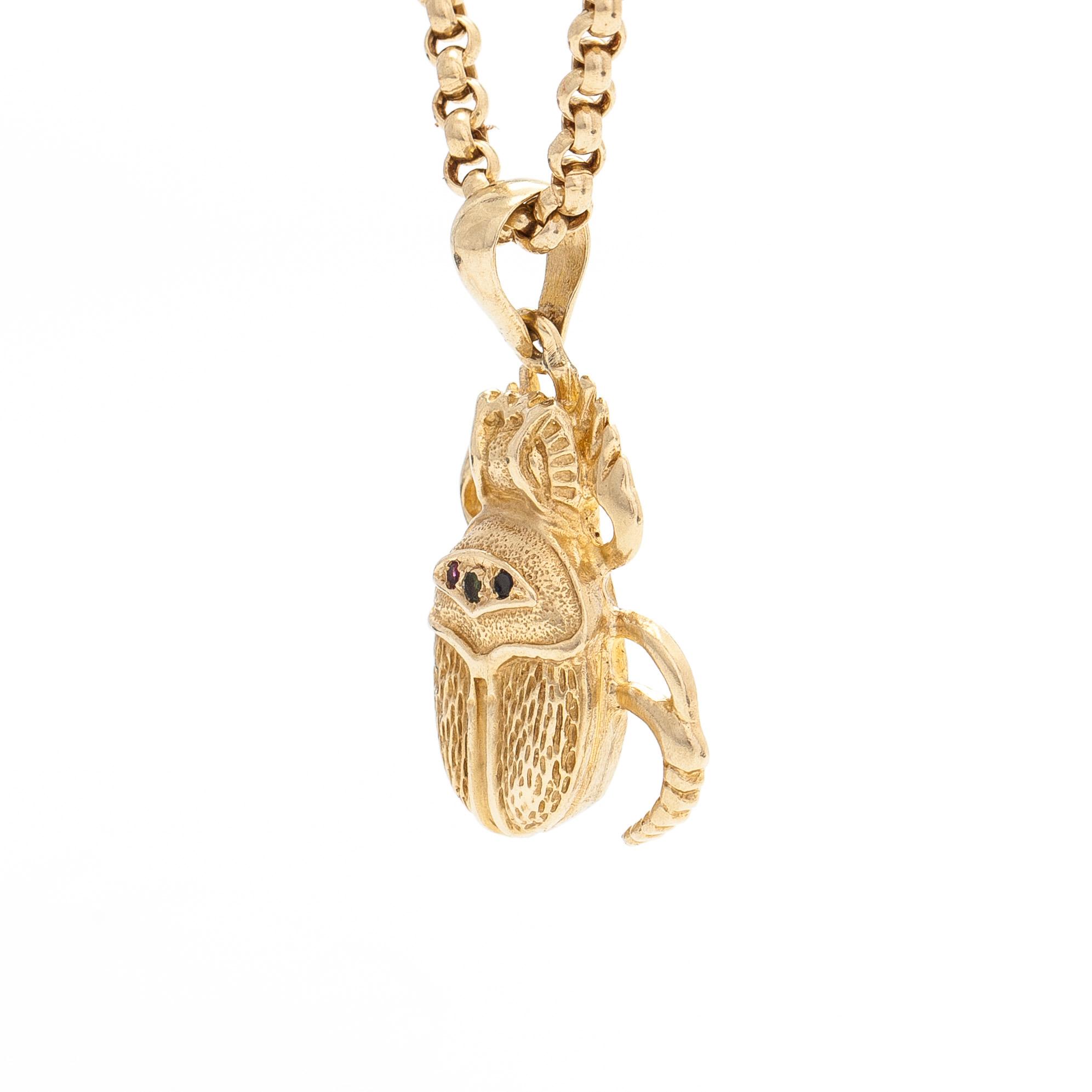 Necklace in 14K gold, with a pendant in the shape of a scarab.