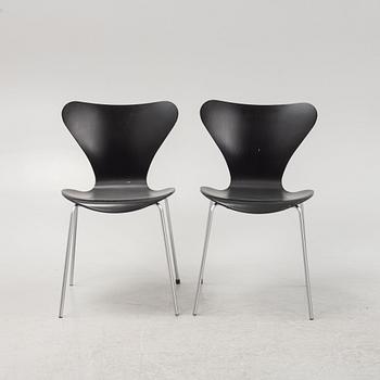 Arne Jacobsen, stolar sex st. "Sjuan", Fritz Hansen, Danmark, daterade 2003.