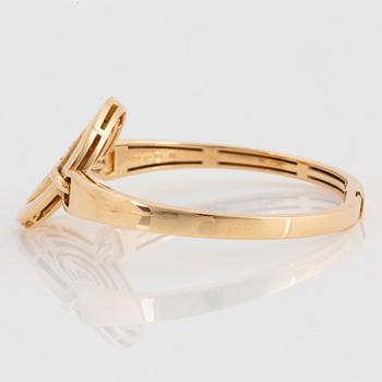 A Bulgari "Astrale" bracelet in 18K gold.