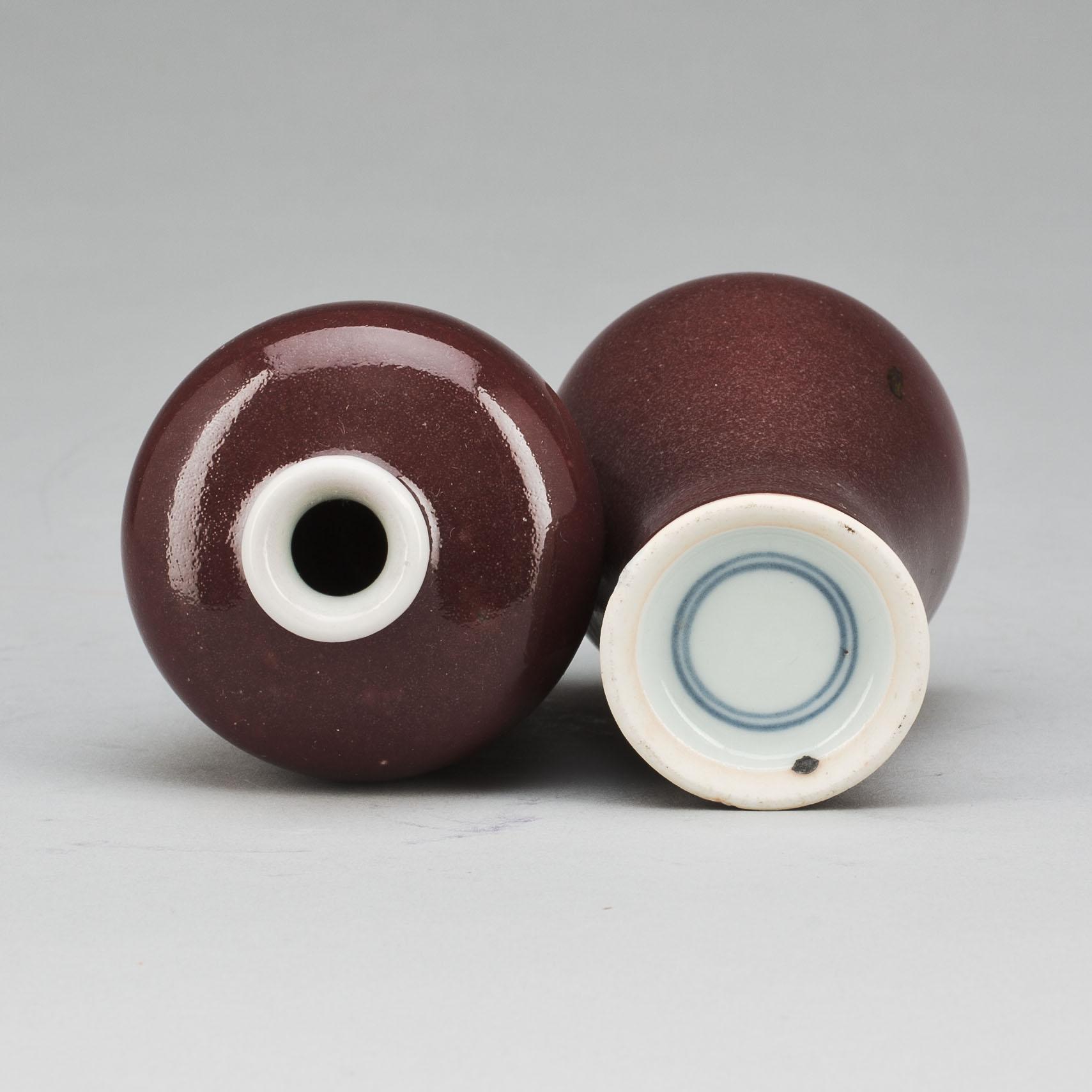 VASER, ett par. Porslin, Kina, modern tillverkning.