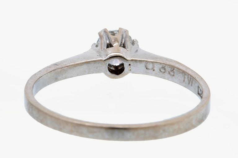Ring 18K whitegold 1 brilliant-cut diamond 0,33 ct engraved.