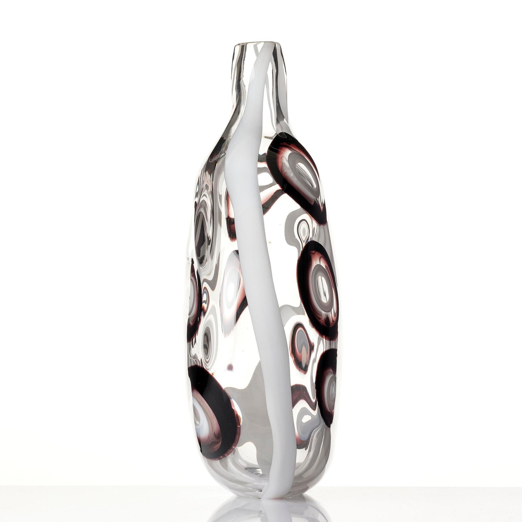 Ann Wåhlström, "Lollipop XVI", a unique glass vase, Tacoma, USA 2006.