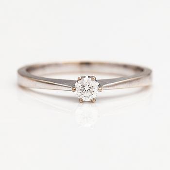 Ring, 18K vitguld, diamant ca 0.15 ct enligt gravyr.