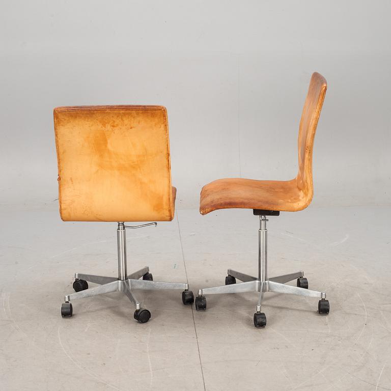 STOLAR, ett par, "Oxford", Arne Jacobsen, Fritz Hansen, Danmark, 1980-tal.
