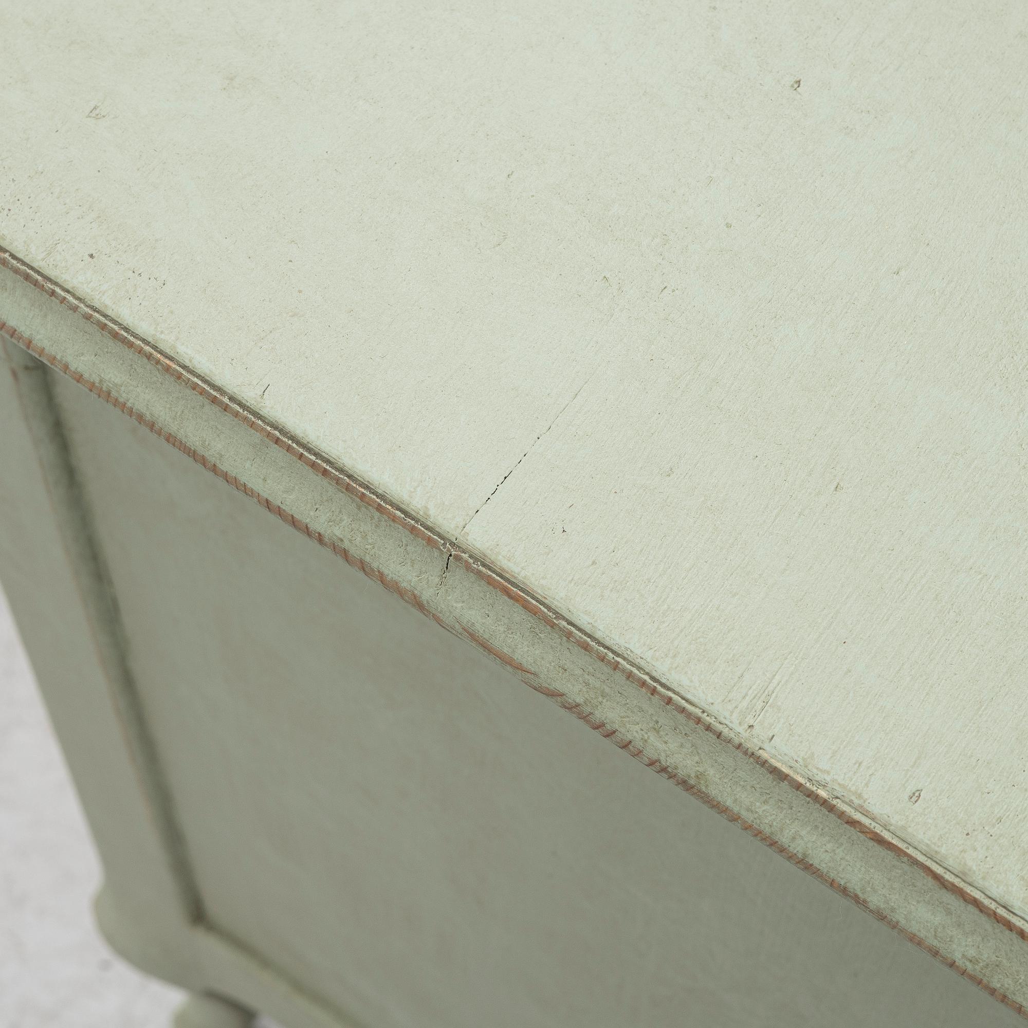 Chest of drawers, early 20th century.