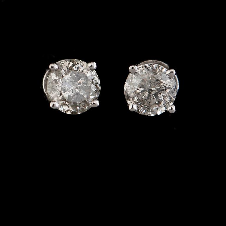ÖRHÄNGEN, 1 par, 14K vitguld, briljantslipade diamanter tot ca 0.40 ct.