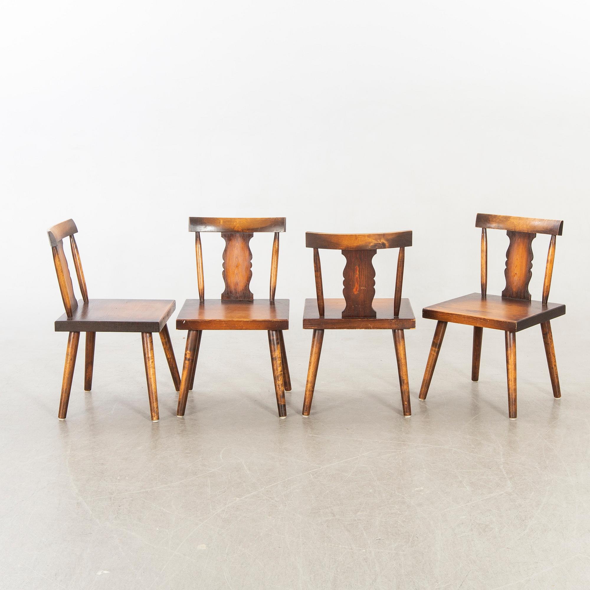 A 1940's 11 pcs dining table and chairs.
