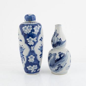 Two blue and white porcelain vases, Qing dynasty, 19th century.