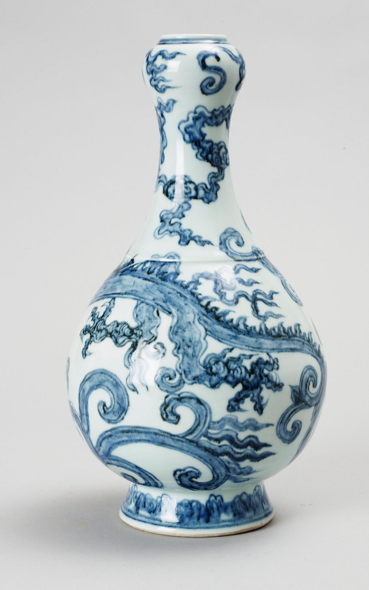 VAS, porslin. Kina, 1900-tal. Ming-stil.