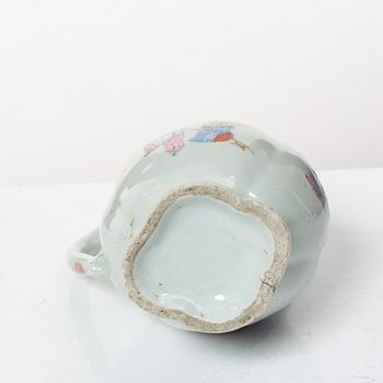 Tekanna med lock och kanna, porslin. Qingdynastin, Qianlong (1736-96).