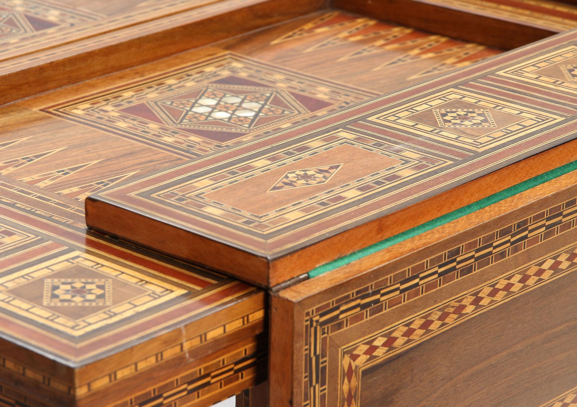 SPELBORD, orientaliskt, 1800-talets slut.