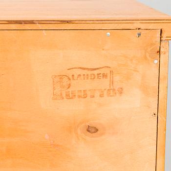 Vitrinskåp, Lahden Puutyö, 1900-talets mitt.