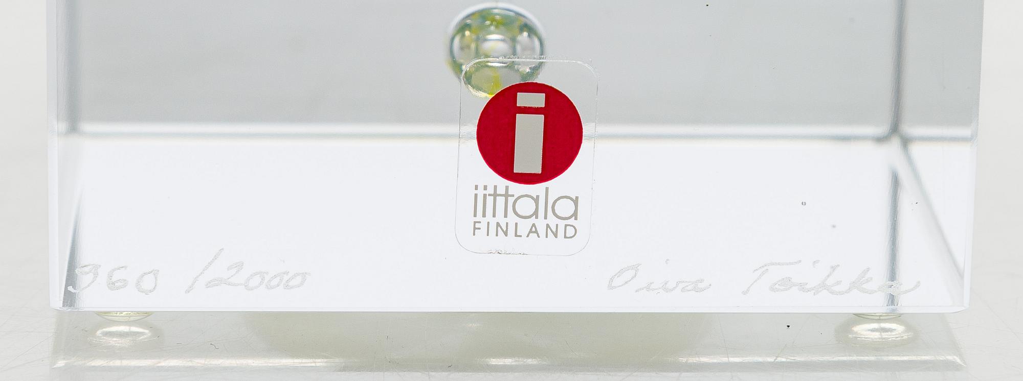 Oiva Toikka, an annual glass cube 2000, signed Oiva Toikka Nuutajärvi 2000, 960/2000.