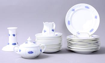 SERVISDELAR, 27 st, porslin, "Blå blom" Gustavsberg.