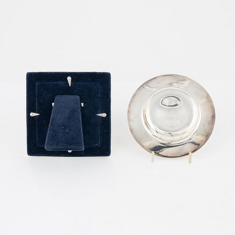 Frame and dish, silver, 'Davis Cup', Carr's of Sheffield Ltd, Sheffield 1998.