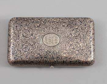 CIGARETTETUI, silver, Ryssland, 1871, vikt 203 gram.