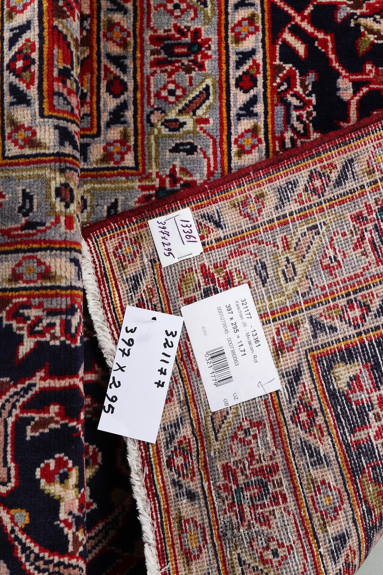 A carpet, Kashan, ca 397 x 295 cm.