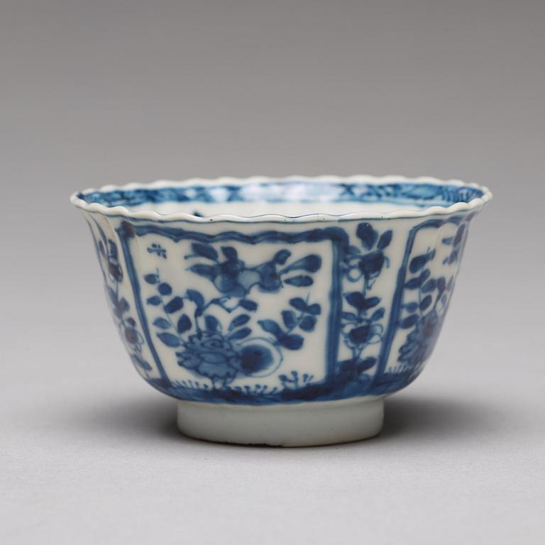 Seven matched blue and white cups with four dishes, Qing dynasty, Kangxi (1662-1722).