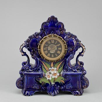 BORDSPENDYL, porslin, 1800-talets slut.