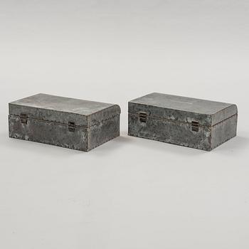 A set of 14 pcs metal boxes.