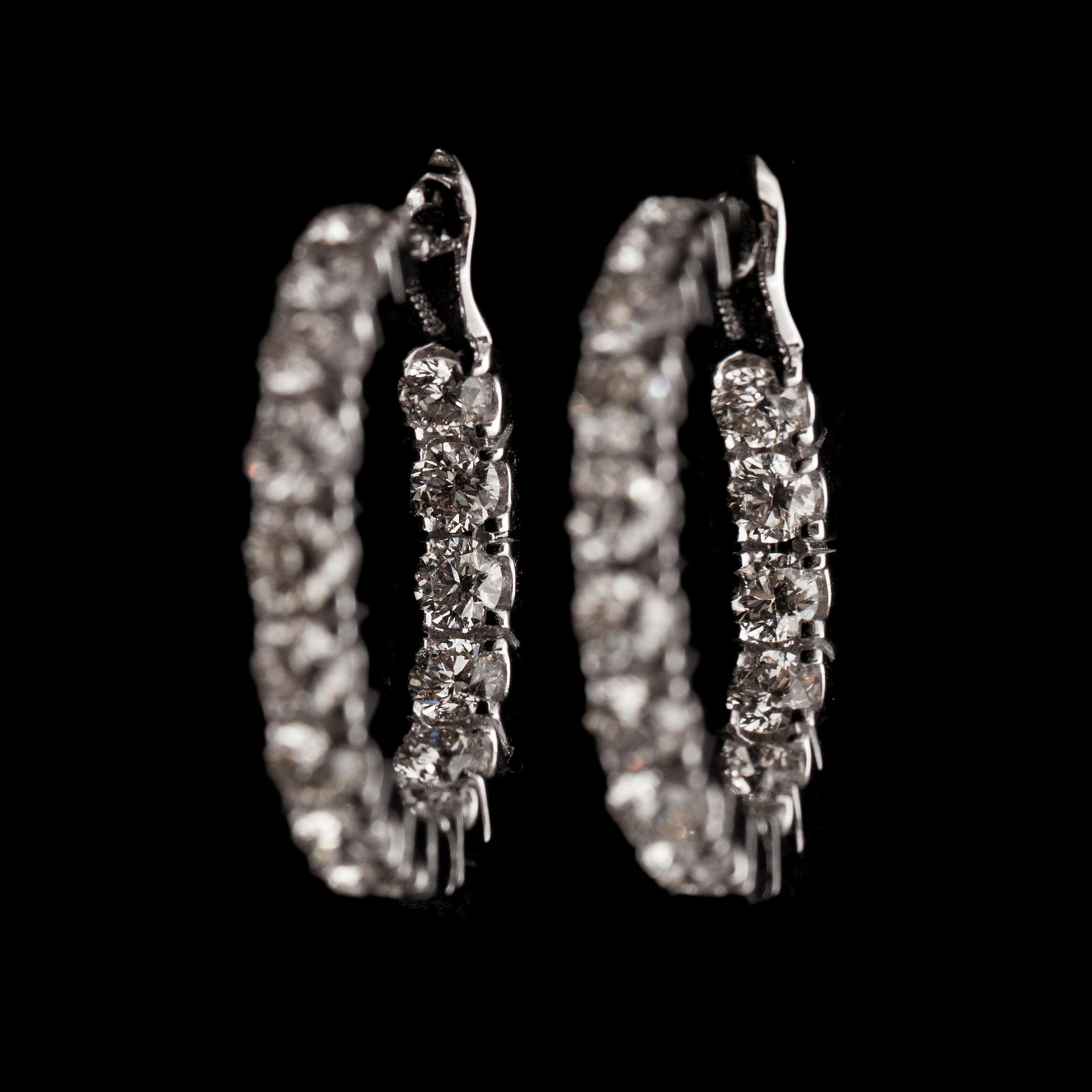ÖRHÄNGEN, briljantslipade diamanter, tot. 2.23 ct.