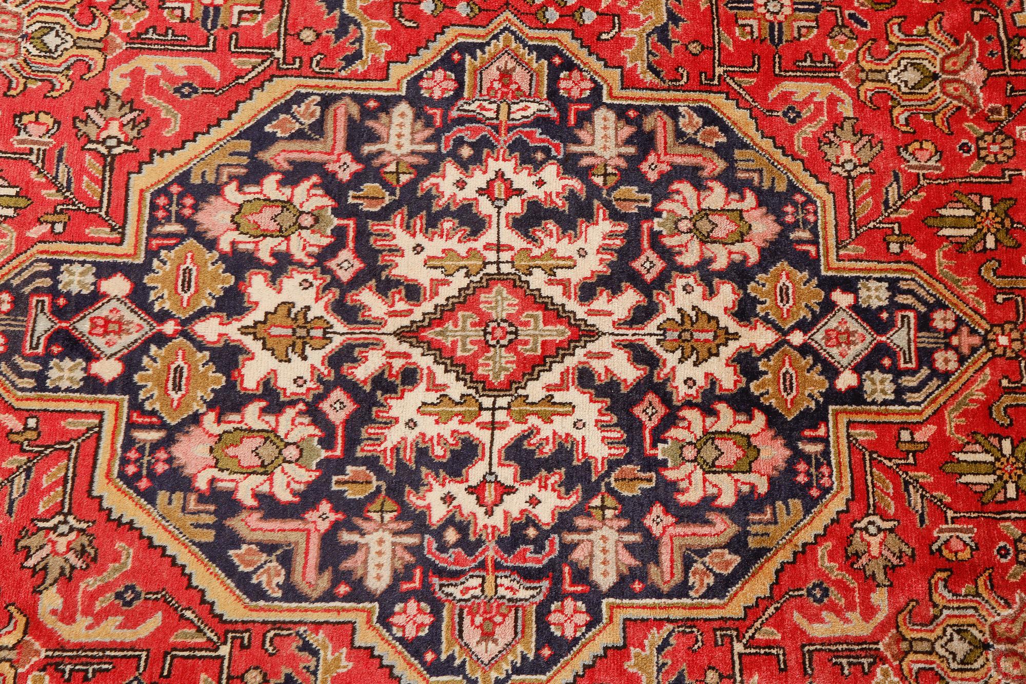 MATTA, Täbris, 1900-talets senare del, ca 290 x 190 cm.