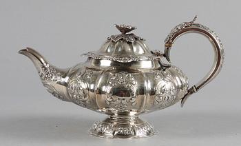 KAFFEKANNA, silver, rokokostil, stämplad WH, Lambert Coventry, London, England, 1872-73. 
772 g.