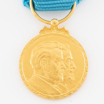 Medal, 14k gold, LM Ericsson, for merit and skill.