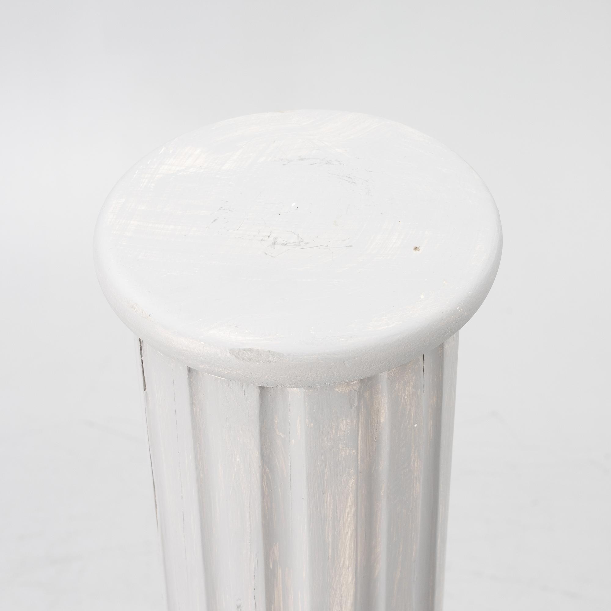 Columns, a pair, contemporary.