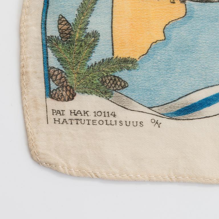 Sidenduk, 1 st,  pins, 4 st, och tygetikett, Helsingfors sommar-OS 1940.