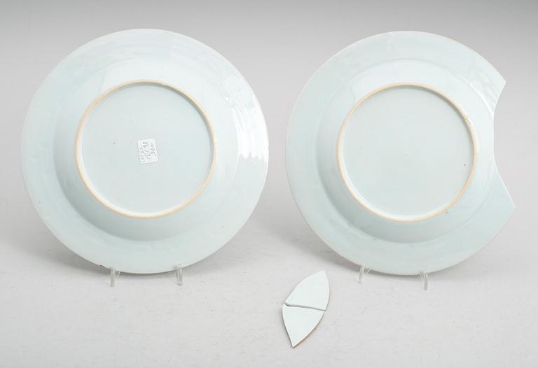 TALLRIKAR, 1 par, porslin, Kina, Qianlong 1736-1795.