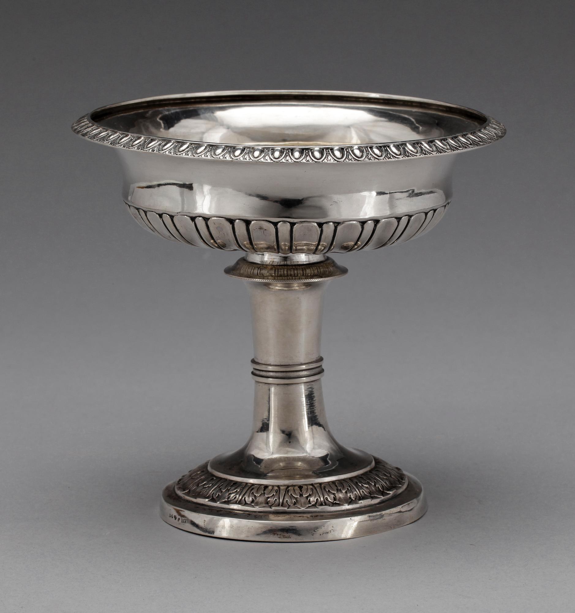 SKÅL PÅ FOT, silver, Gustaf Folcker, Stockholm, 1834. Vikt: 385 gram.