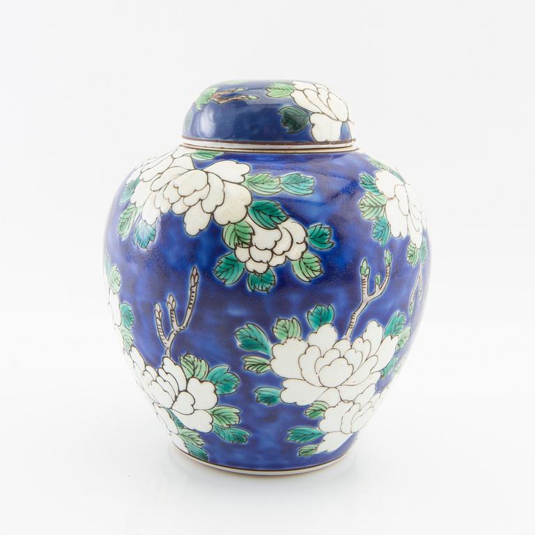 Vases 2 pcs urn and bowl Japan 20th century porcelain.
