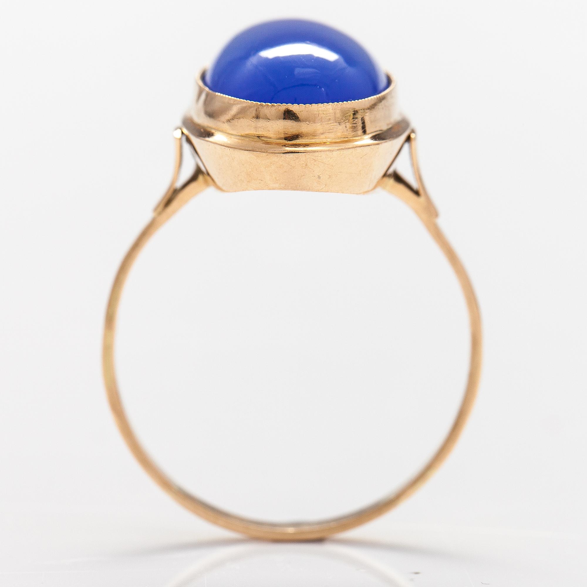 A 14K gold ring with a calcedone.
