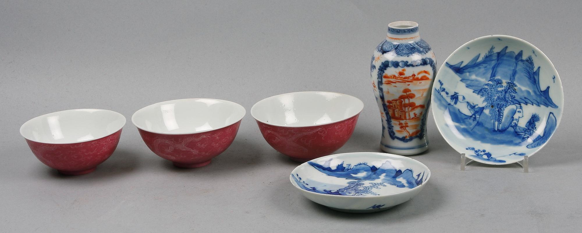 SKÅLAR, 3 st, FAT, 2 st och VAS, porslin, Kina, 1700-1900-tal.