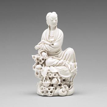 687. A blanc de chine figure of Guanyin, Qing dynasty, 19th Century.