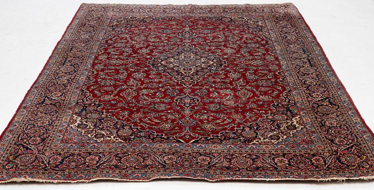 A semi-antique carpet, Kashan, c. 310 x 215 cm.