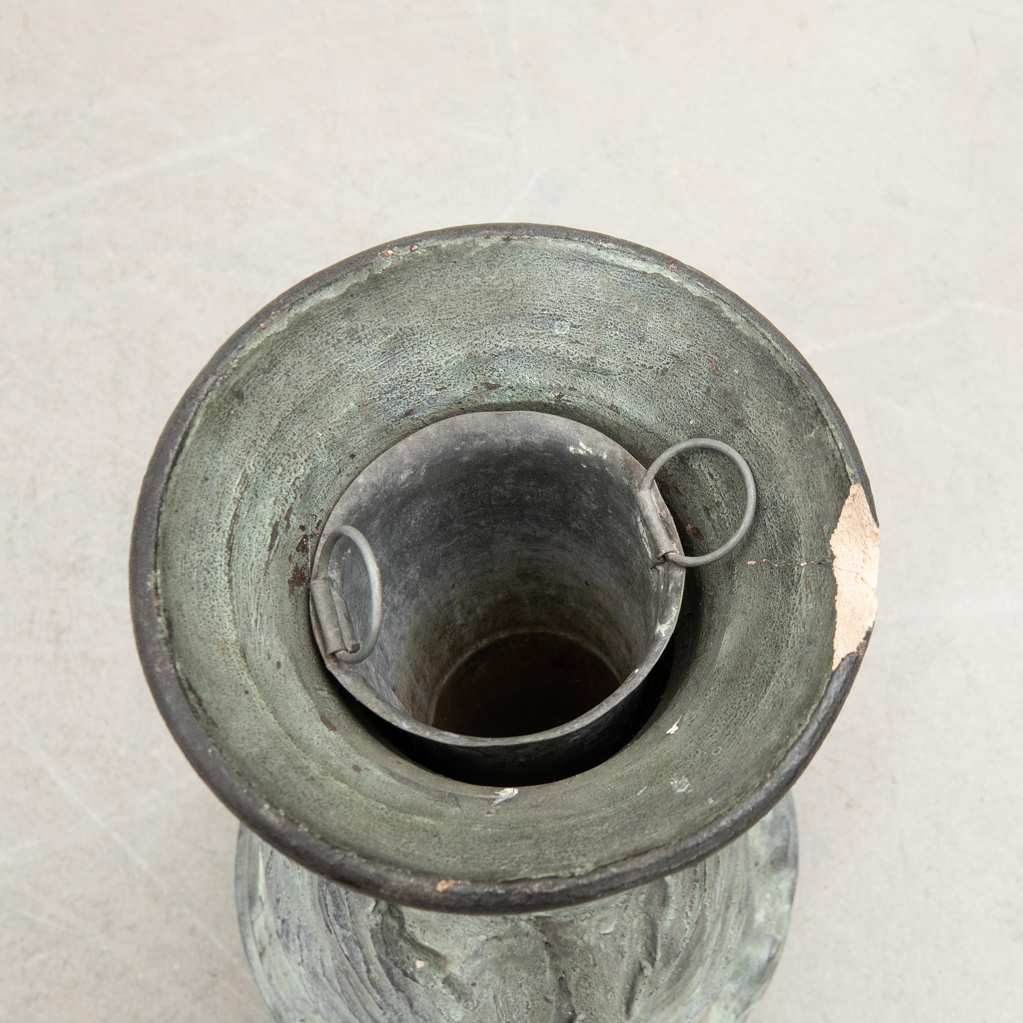 Floor vase 20th century.