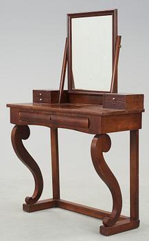 TOILETTEBORD, Karl-Johan, 1800-talets början.