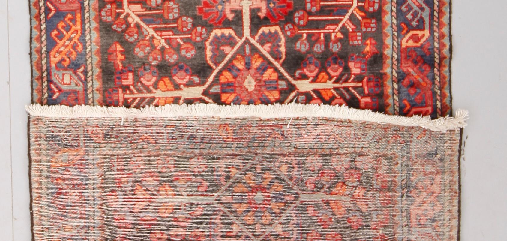 MATTA, Hamadan, 340 x 127 cm.
