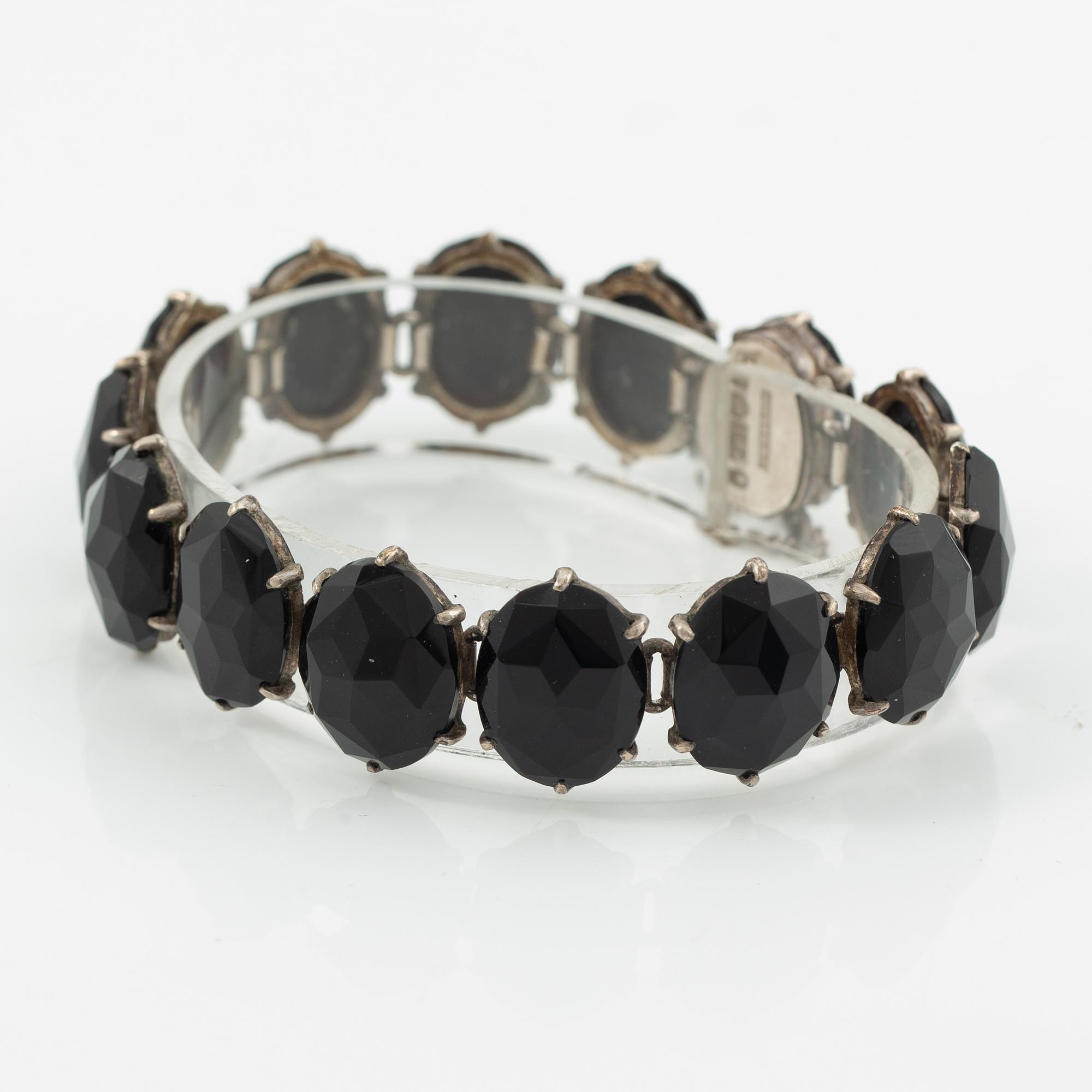 Armband silver med onyx.