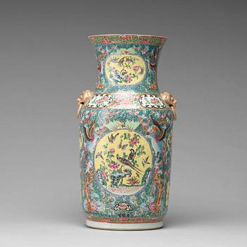 686. A Canton famille rose vase, Qing dynasty, 19th Century.