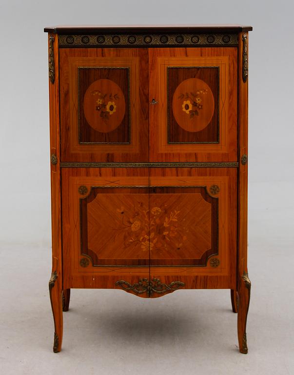 BARSKÅP, gustaviansk stil, 1900-talets andra hälft.