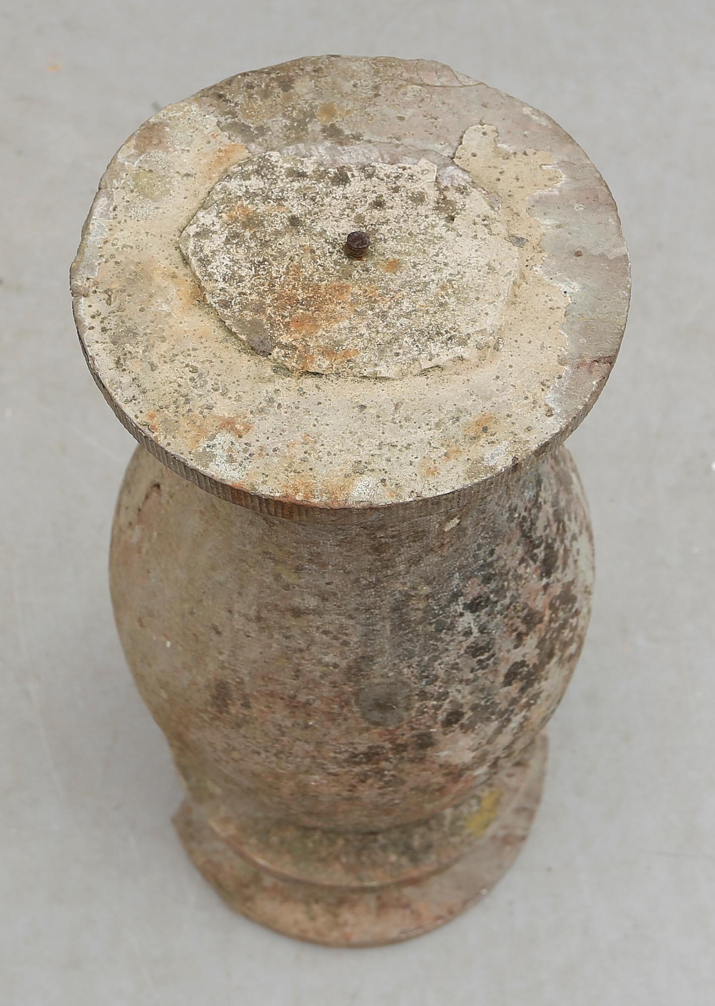 SOLURSKOLONN, ölandssten, 1800-talets första hälft.