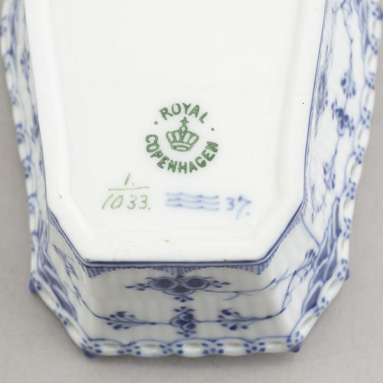 A 'Blue fluted full lace' / 'Musselmalet' porcelain cruet set, Royal Copenhagen, model 1033, 1898-1923.